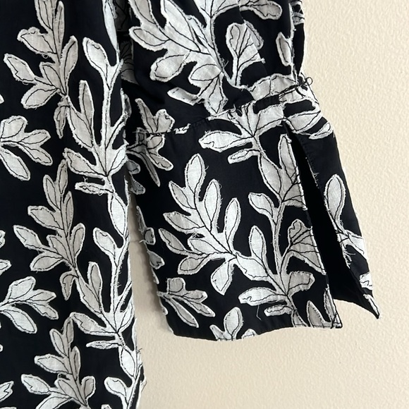 By Anthropologie Popover Leaf Printed Black White V Neck Blouse - Picture 7 of 11